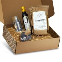 Hoverbild von Brot und Salz als Geschenk zum Einzug