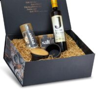 Hoverbild von Geschenk für Hobbykoch – Gewürzreibe, Öl, Salz und Pfeffer